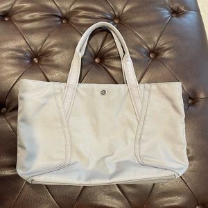 Lululemon tote